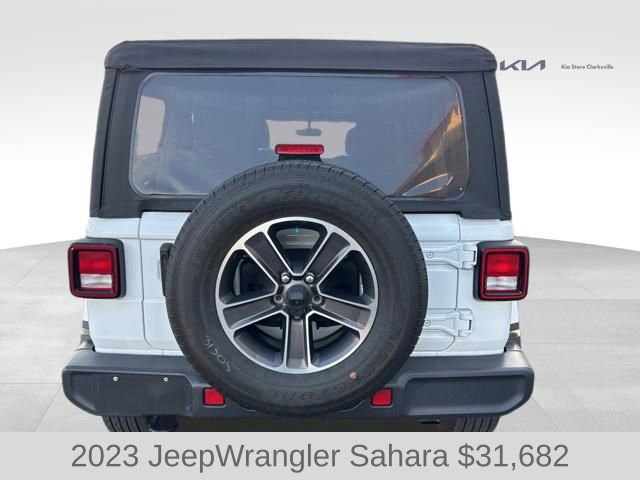 Used 2023 Jeep Wrangler Unlimited Sahara AWD/4WD image 7