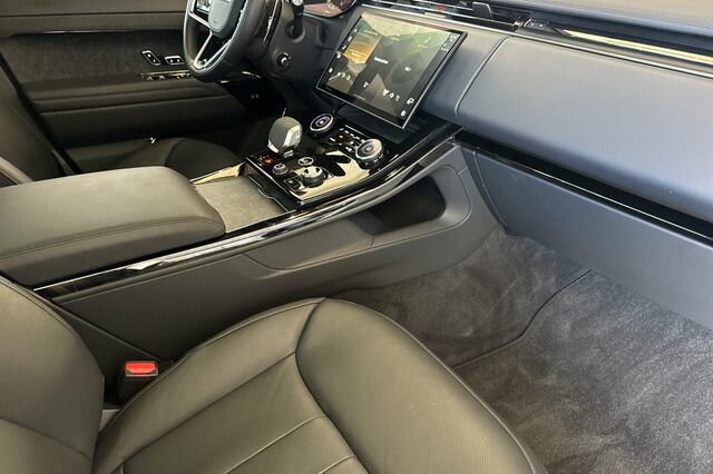 Used 2023 Land Rover Range Rover Sport SE AWD/4WD image 16