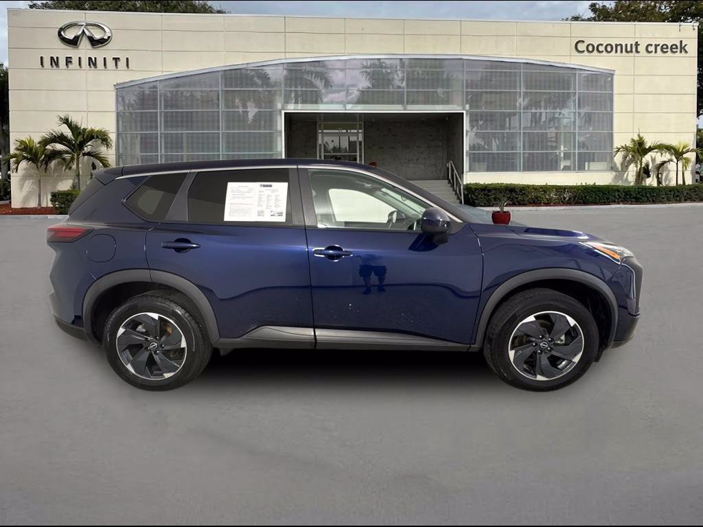 Used 2025 Nissan Rogue SV FWD image 4
