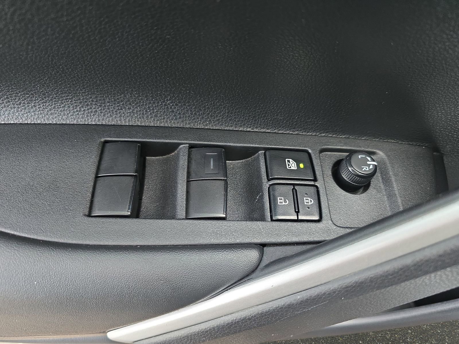 Used 2025 Toyota Corolla Cross XLE image 29