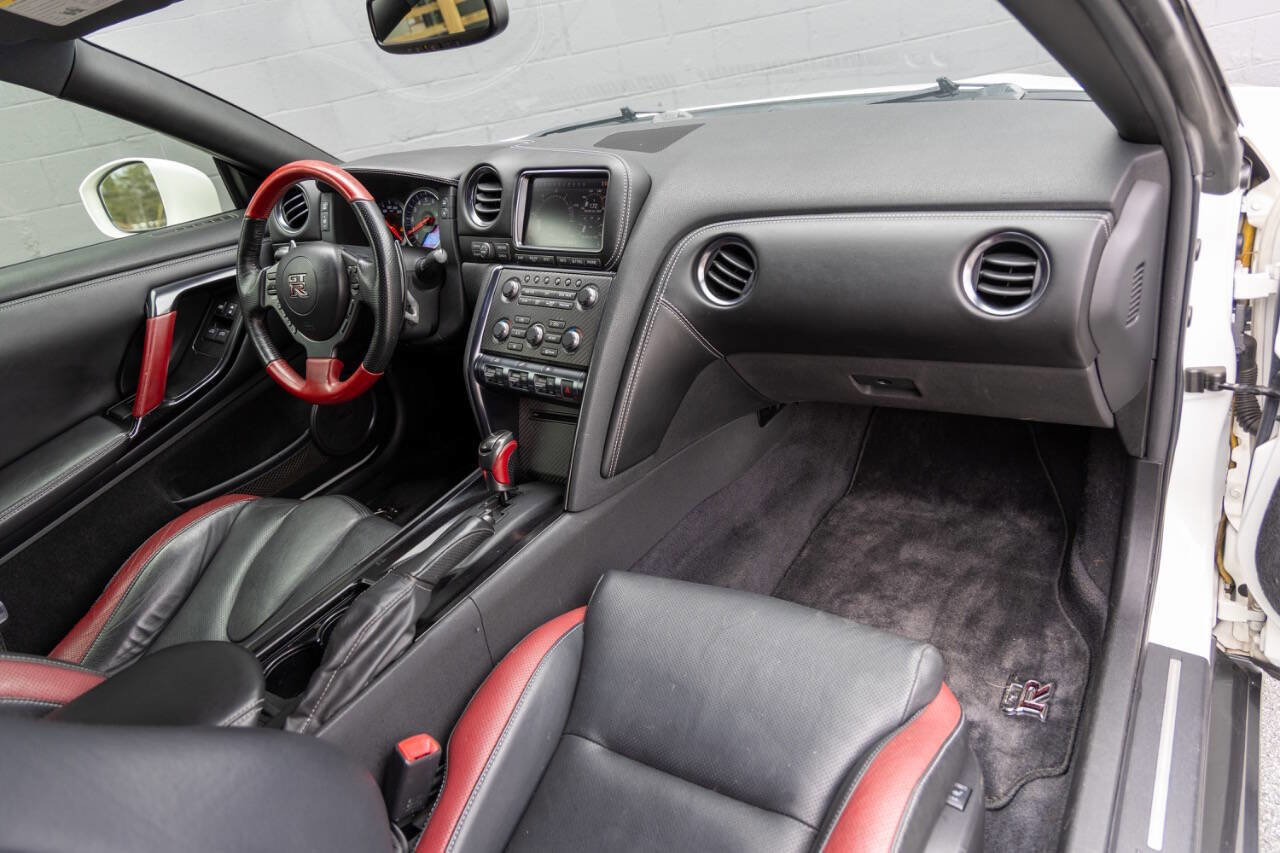 Used 2014 Nissan GT-R Black Edition AWD/4WD image 2