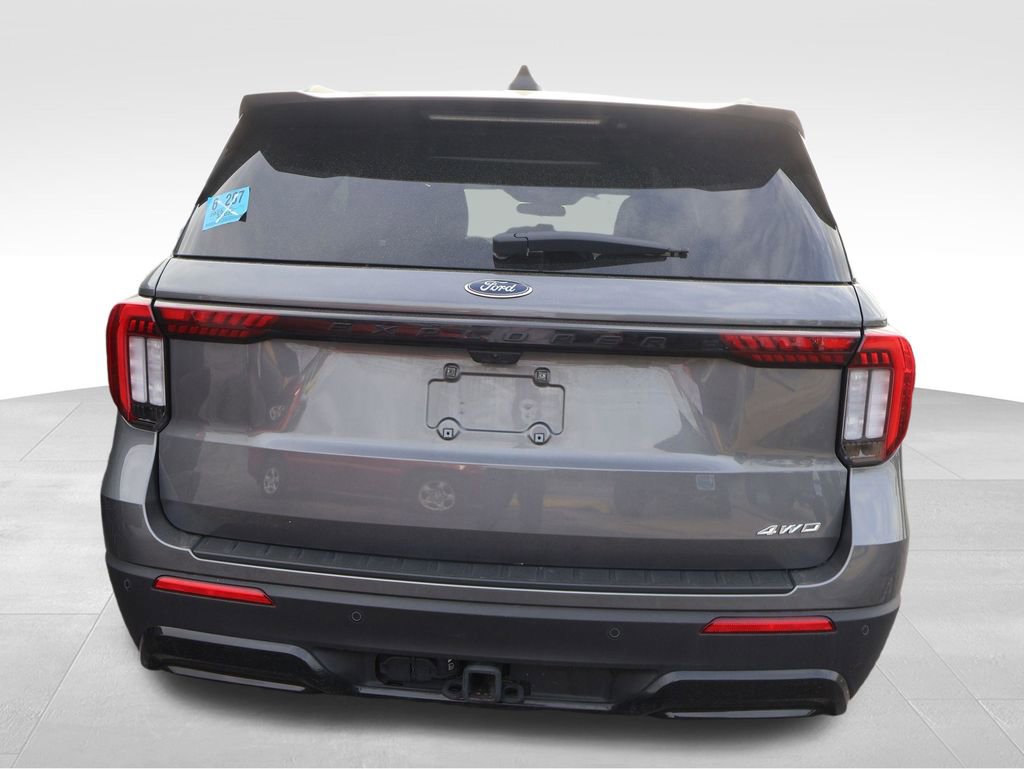 Used 2025 Ford Explorer ST-Line w/ ST-Line Street Pack image 17
