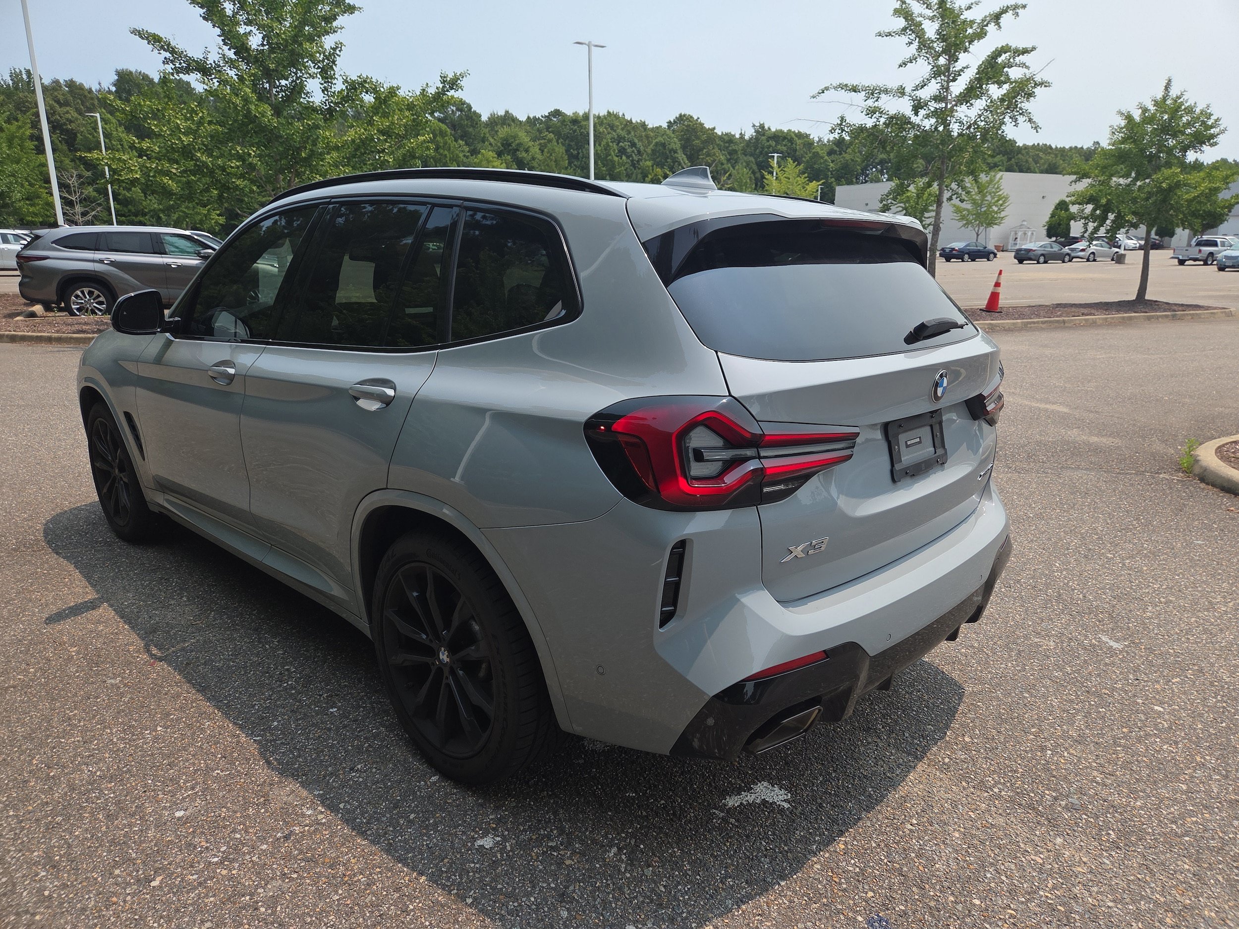 Used 2023 BMW X3 xDrive30i w/ M Sport Package AWD/4WD image 5