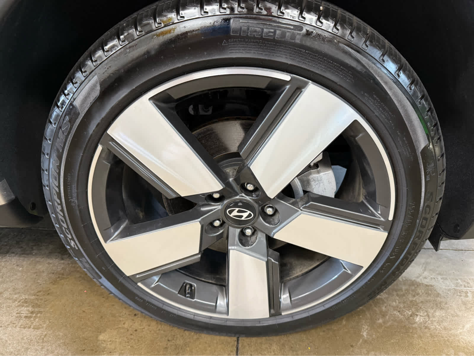 Used 2024 Hyundai Santa Fe Limited image 39
