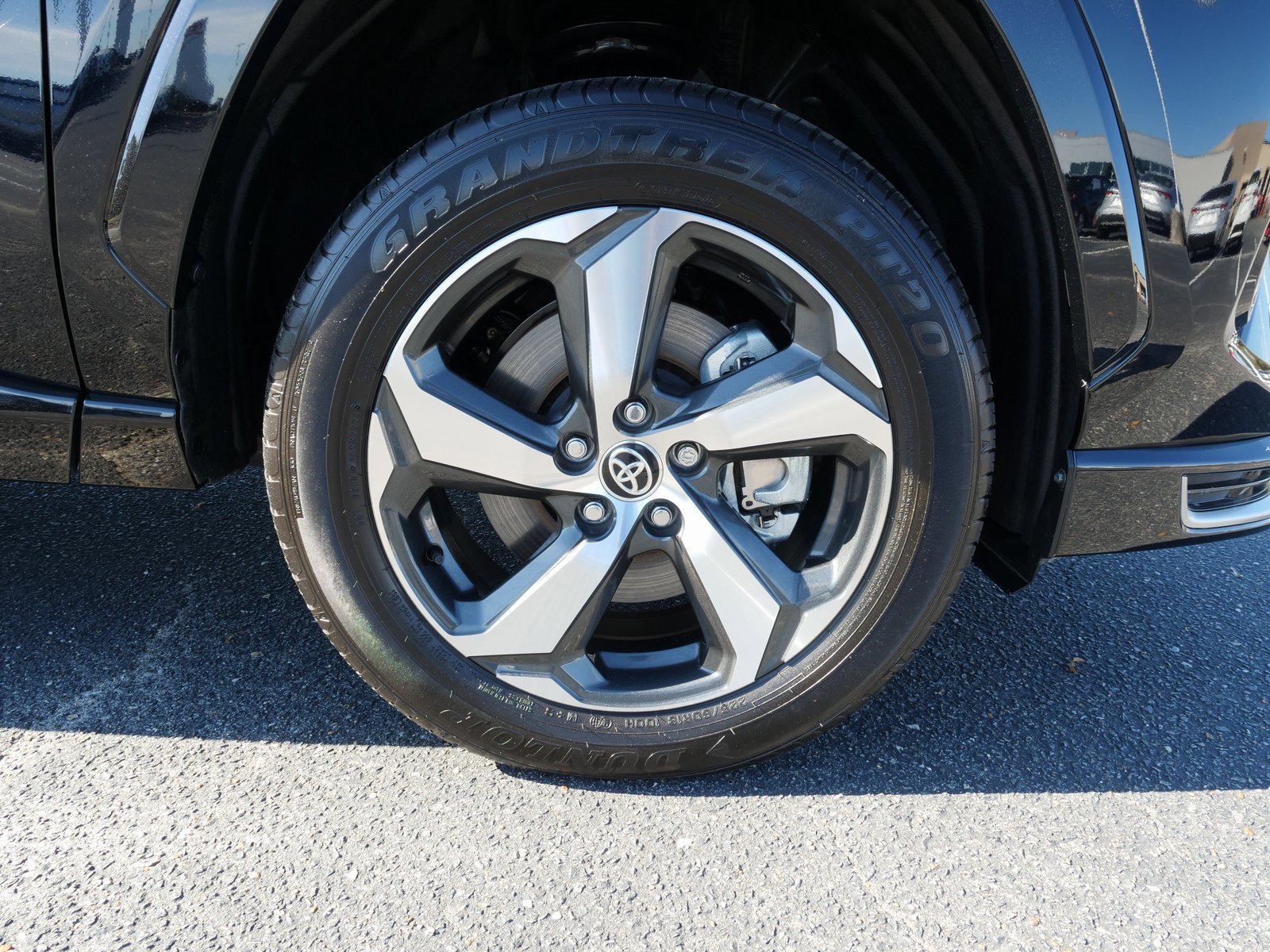 Used 2024 Toyota RAV4 SE image 9