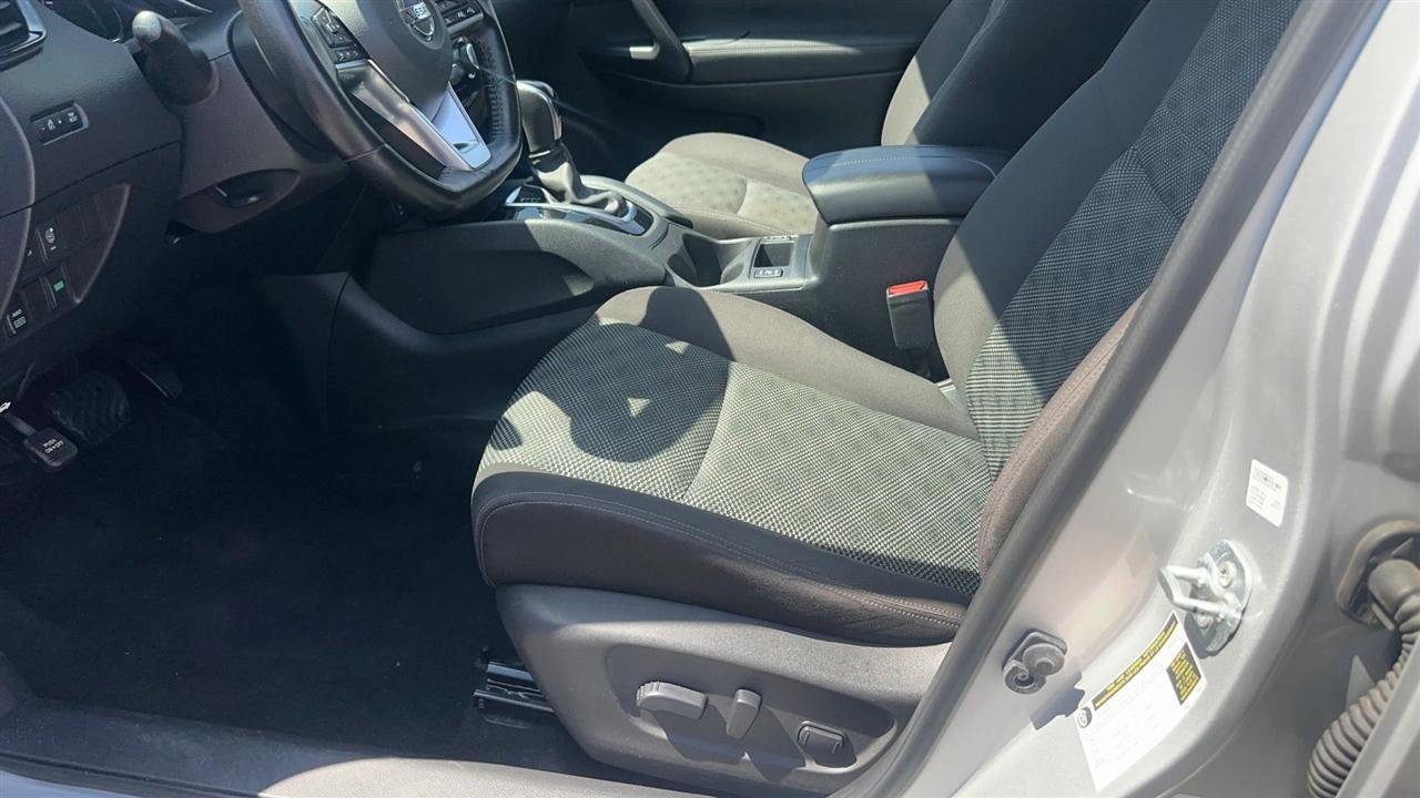 Used 2017 Nissan Rogue Sport SV w/ SV Premium Package AWD/4WD image 10