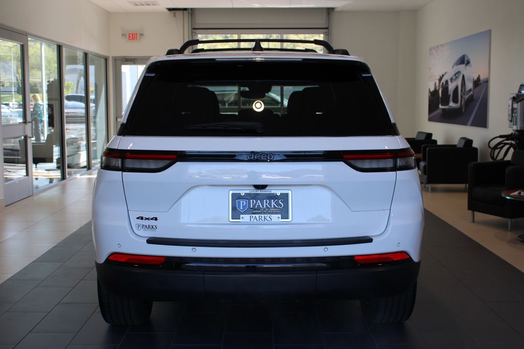 Used 2024 Jeep Grand Cherokee Altitude image 25