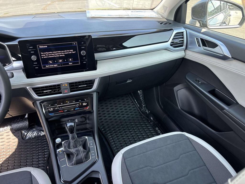 New 2025 Volkswagen Taos SE image 30