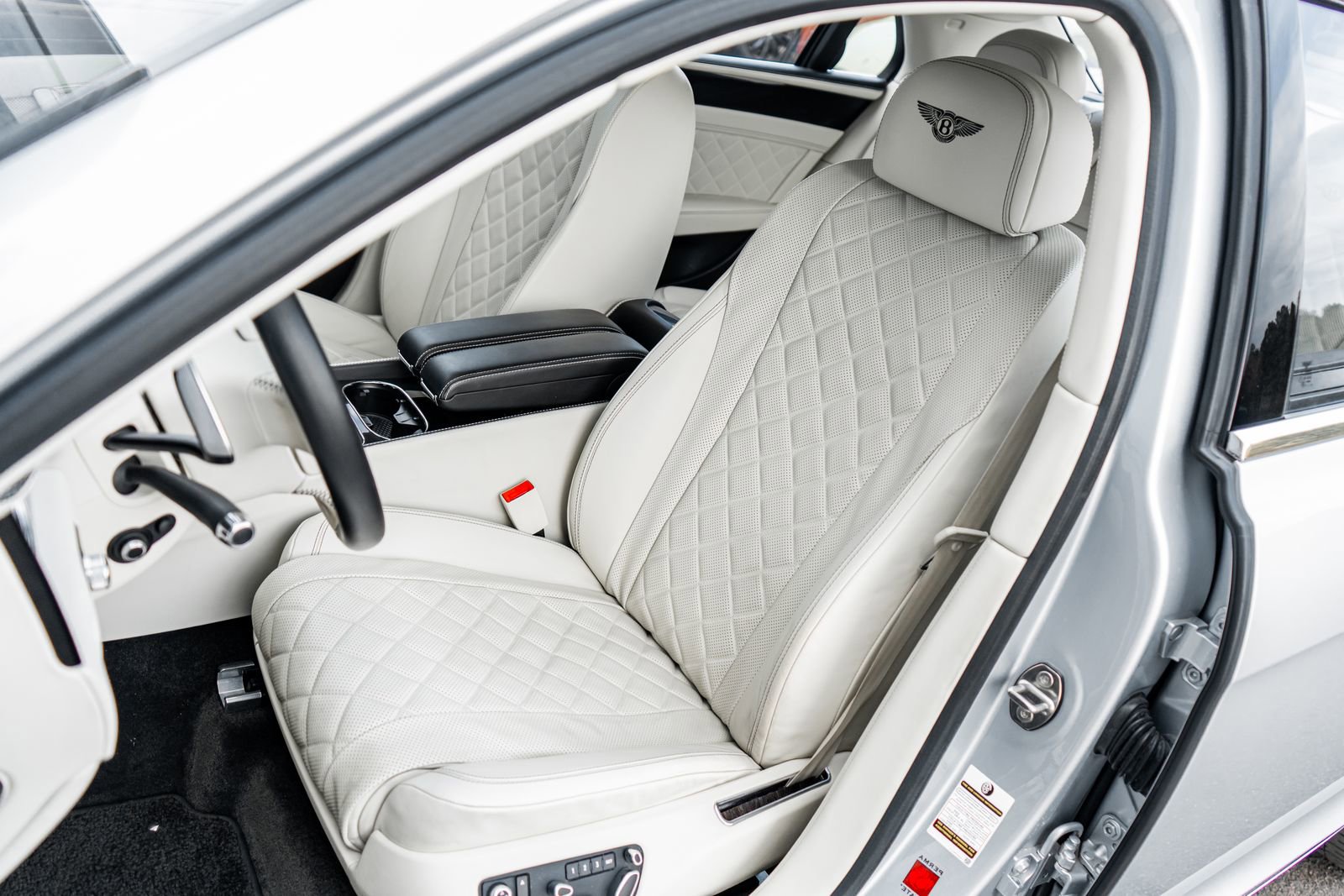 Used 2018 Bentley Flying Spur V8 image 27