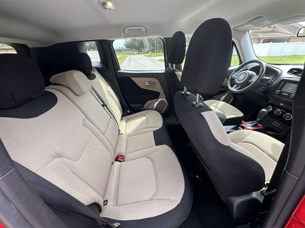 Used 2017 Jeep Renegade Latitude w/ Popular Equipment Group FWD image 11