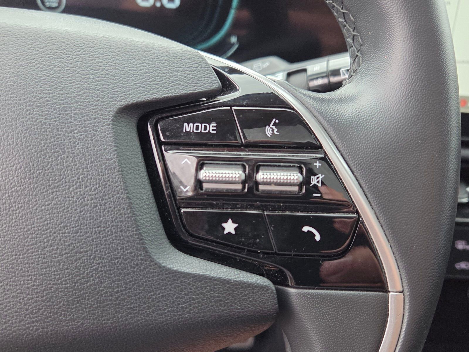 Used 2023 Kia Niro EX Touring image 27