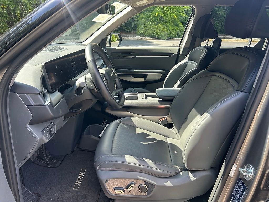Used 2024 Kia EV9 Light Long Range RWD image 7