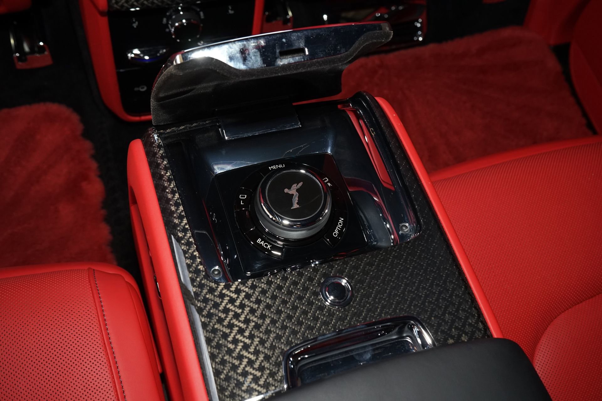 Used 2025 Rolls-Royce Cullinan Black Badge w/ Leather Finishing Pack image 28