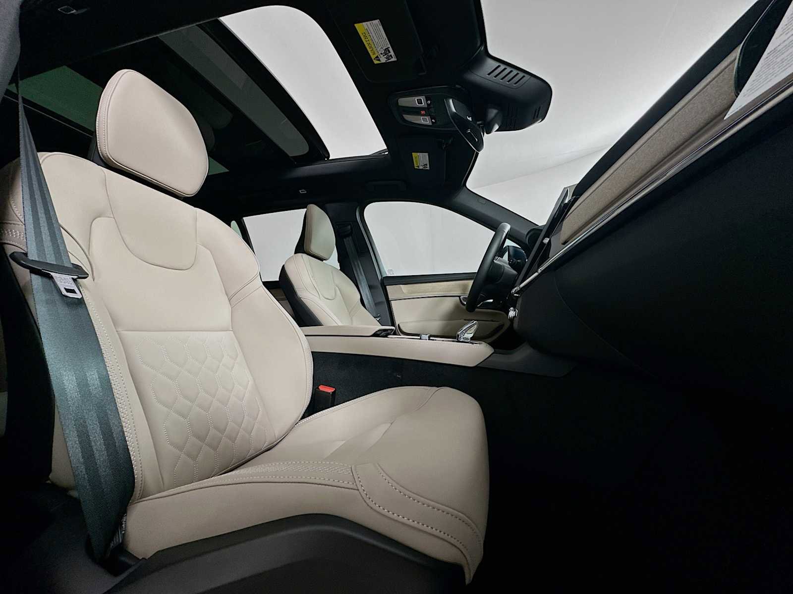 New 2026 Volvo XC90 B6 Plus w/ Protection Package Premier image 27