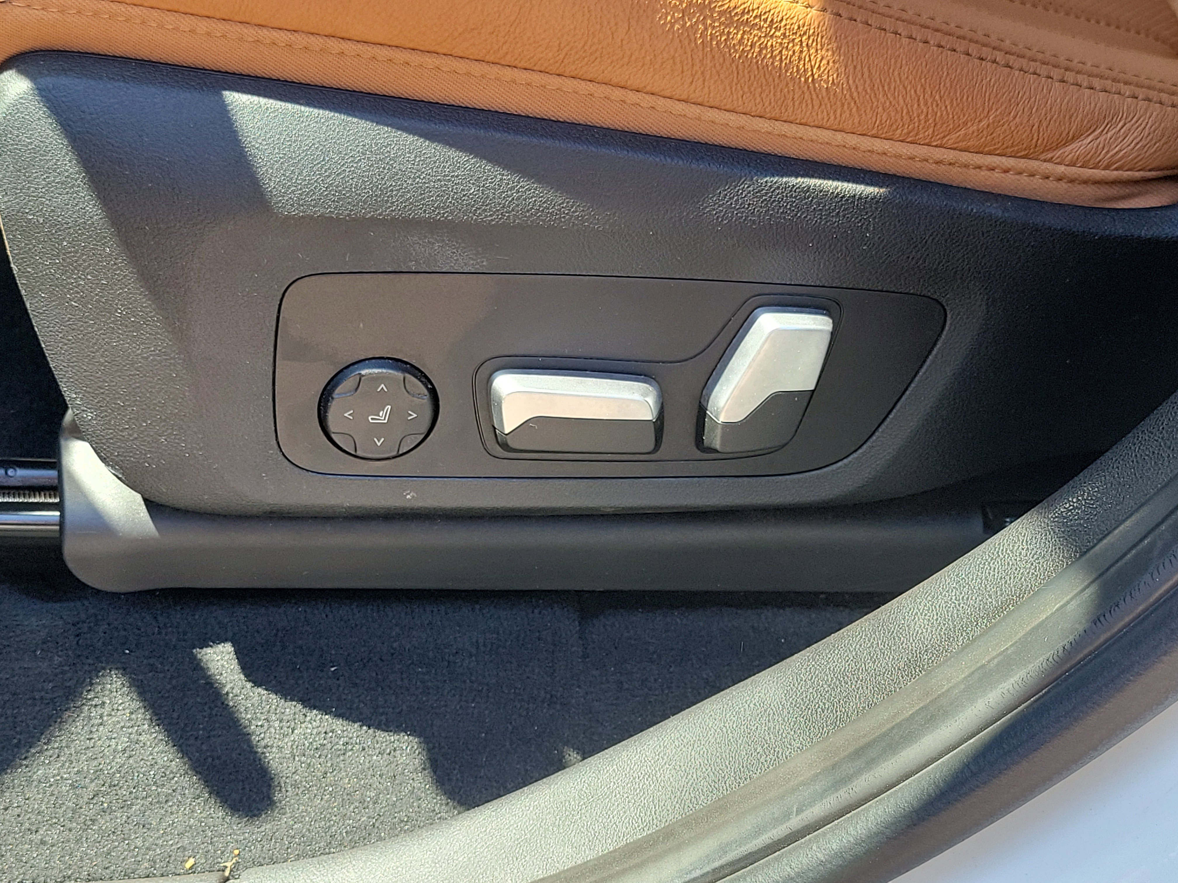 Certified 2024 BMW X4 xDrive30i w/ M Sport Package AWD/4WD image 11