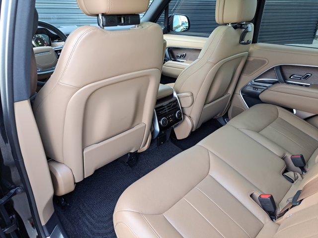 Used 2025 Land Rover Range Rover SE AWD/4WD image 14