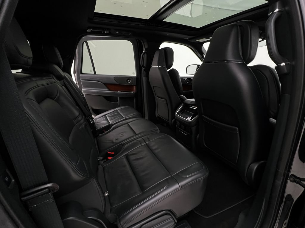 Used 2022 Lincoln Navigator L Reserve AWD/4WD image 15