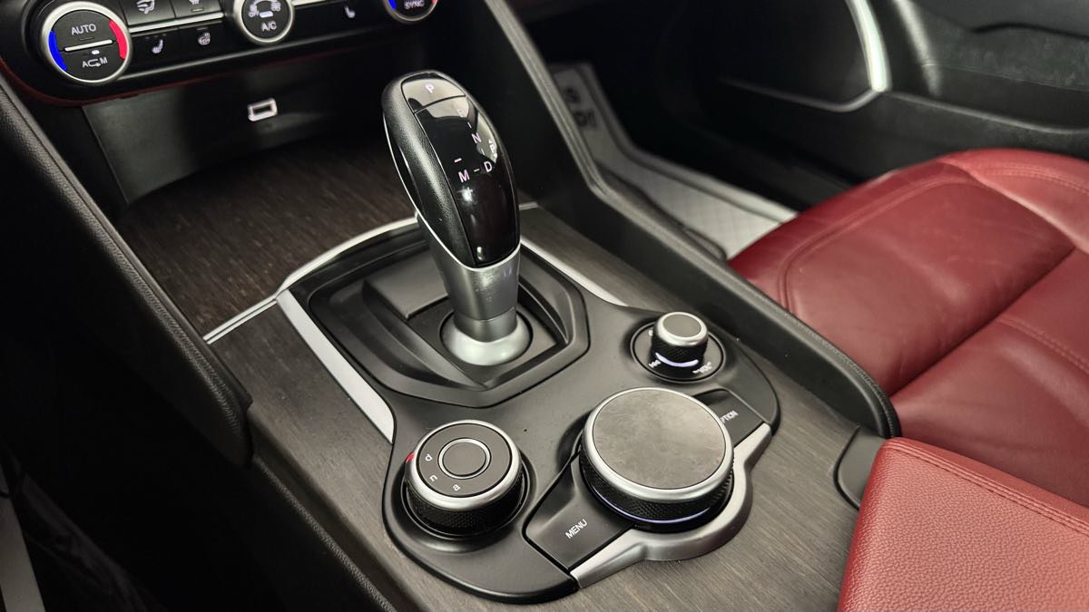 Used 2019 Alfa Romeo Giulia Ti AWD/4WD image 23