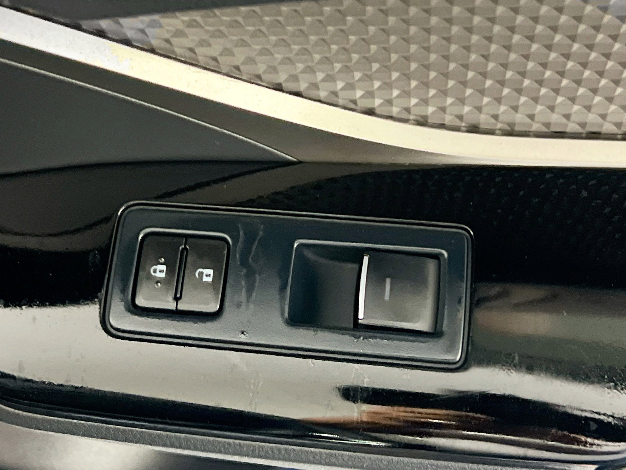 Used 2021 Toyota C-HR Limited image 32