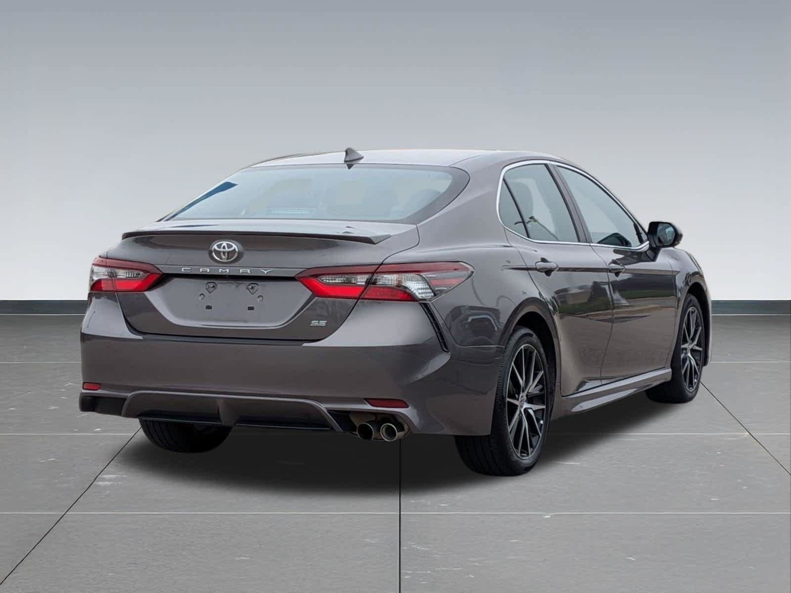 Used 2023 Toyota Camry SE w/ Cold Weather Package FWD image 6