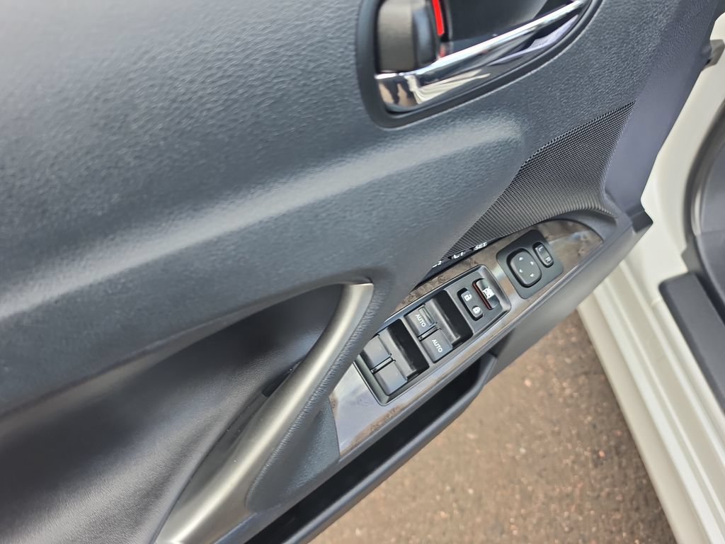 Used 2010 Lexus IS 350C w/ Luxury Pkg RWD image 11