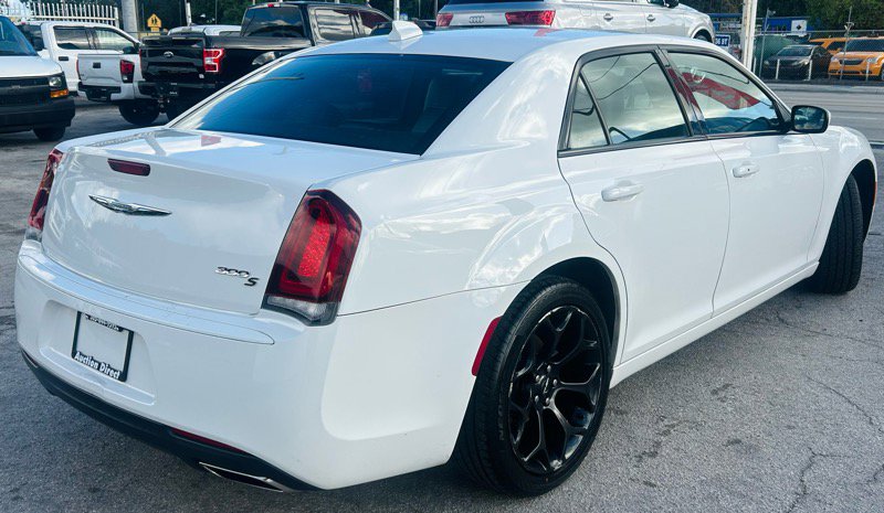 Used 2019 Chrysler 300 S image 5
