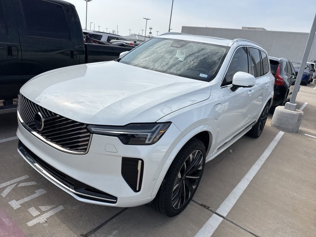 Certified 2025 Volvo XC90 T8 Plus w/ Protection Package Premier image 4