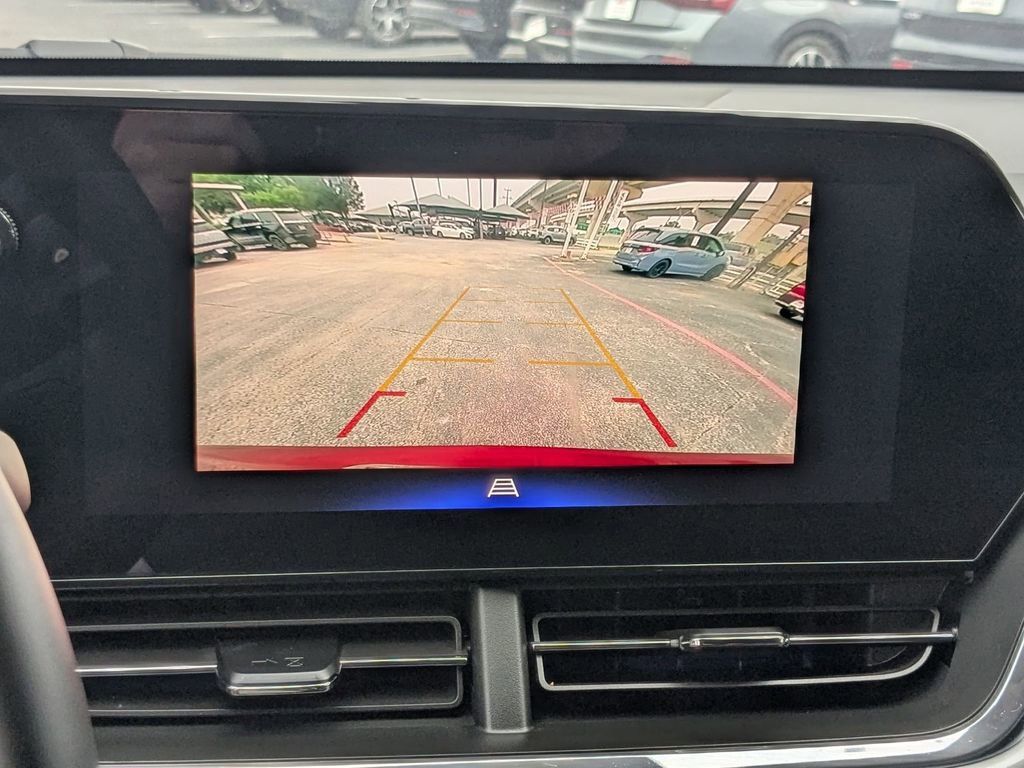 Used 2025 Chevrolet Trax LT w/ LT Convenience Package FWD image 19