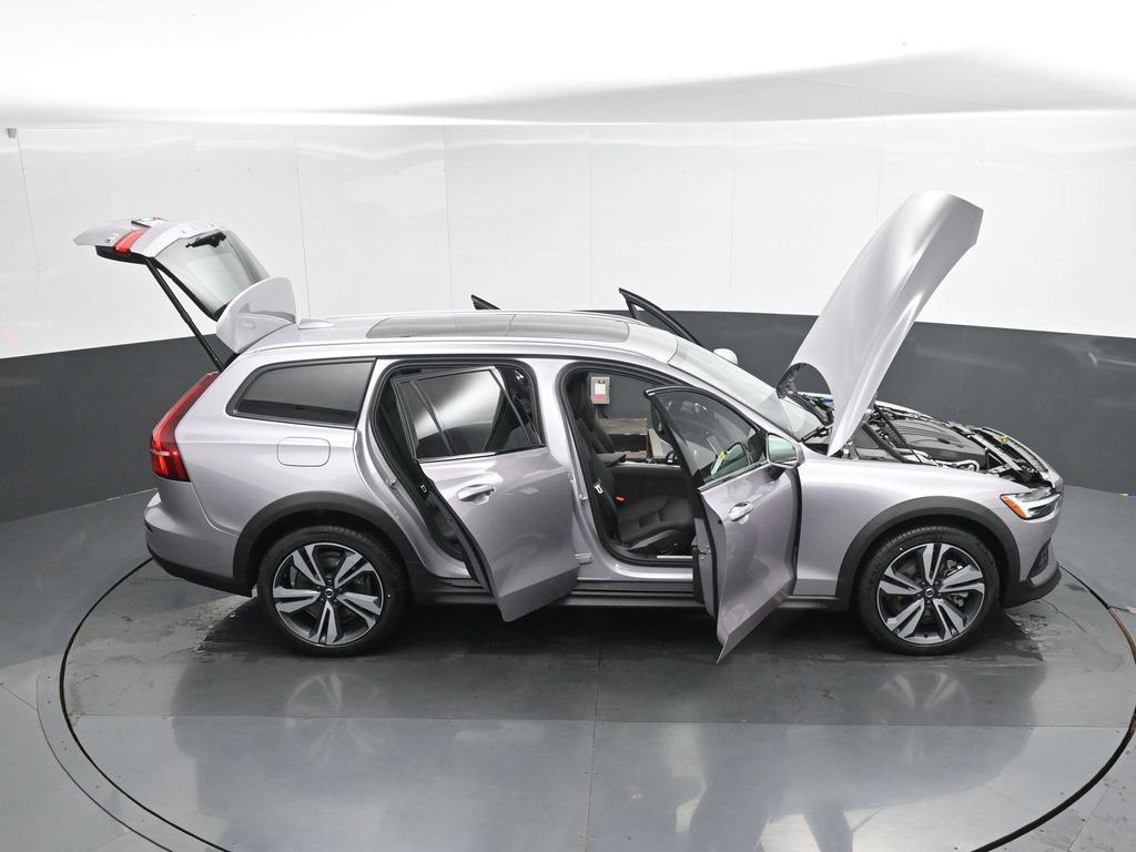 New 2026 Volvo V60 B5 Cross Country Plus w/ Climate Package AWD/4WD image 48