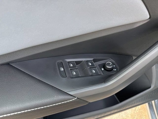 Used 2025 Volkswagen Jetta SE FWD image 32