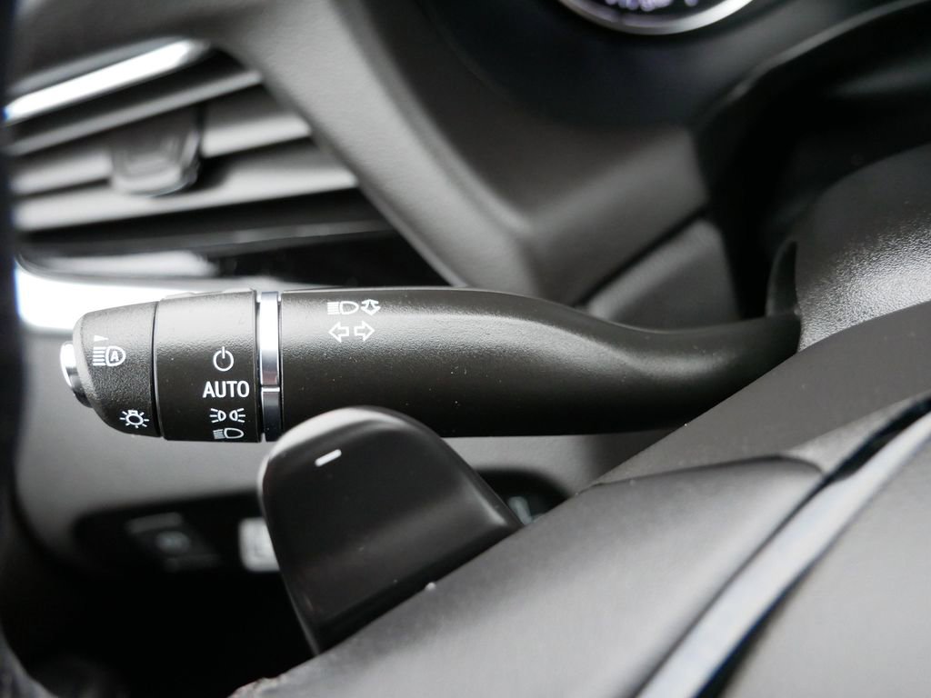 Used 2024 Buick Enclave Avenir w/ Avenir Technology Package image 25