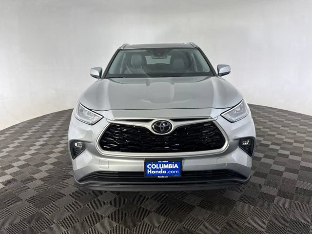 Used 2020 Toyota Highlander XLE w/ Protection Package #3 AWD/4WD image 2