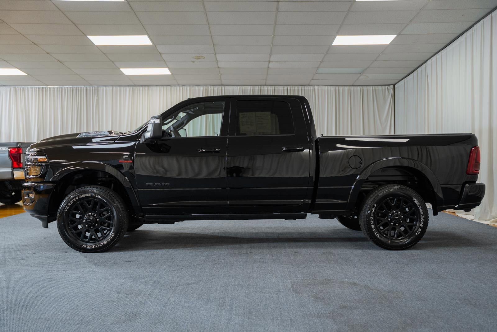 Used 2025 RAM 2500 Limited AWD/4WD image 5