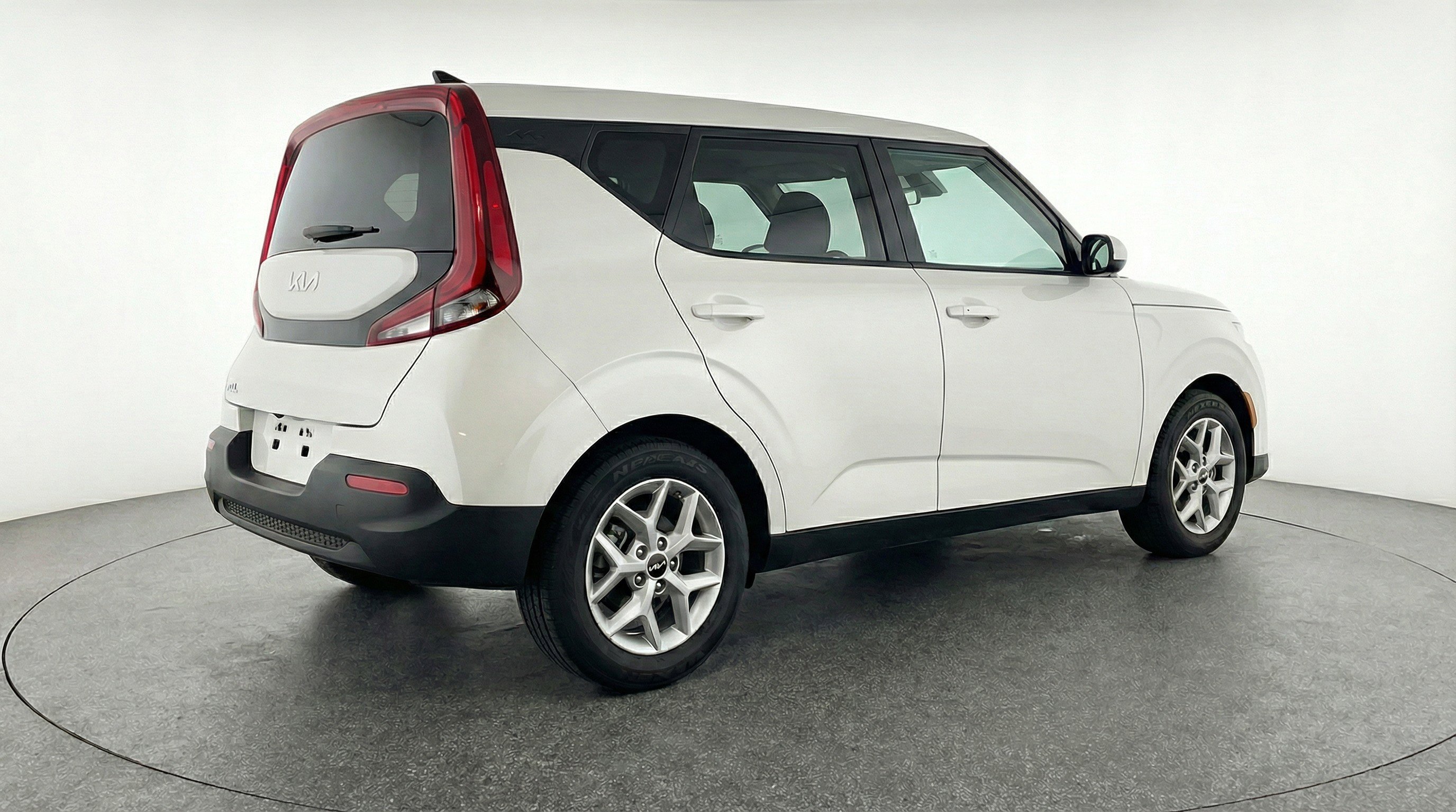 Used 2025 Kia Soul LX w/ LX Technology Package FWD image 9