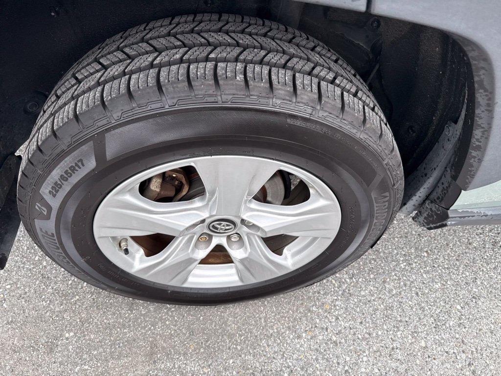 Used 2019 Toyota RAV4 XLE AWD/4WD image 14