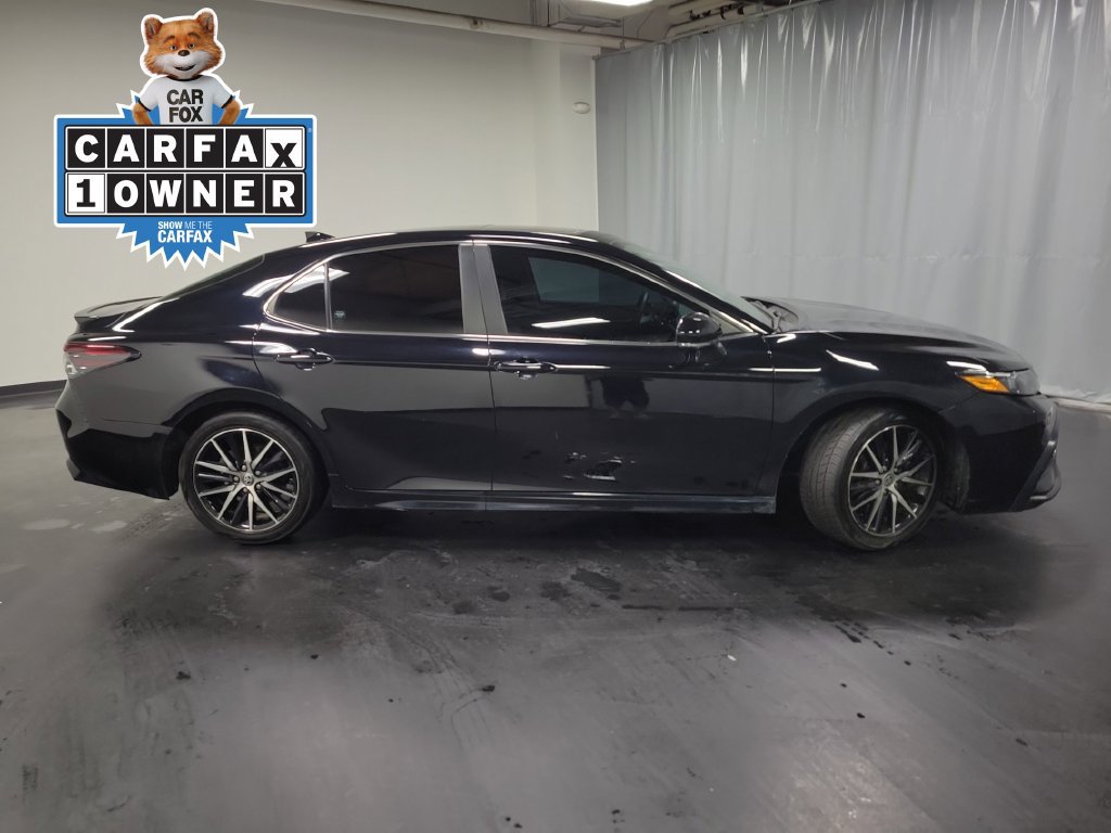 Used 2024 Toyota Camry SE w/ Cold Weather Package FWD image 9