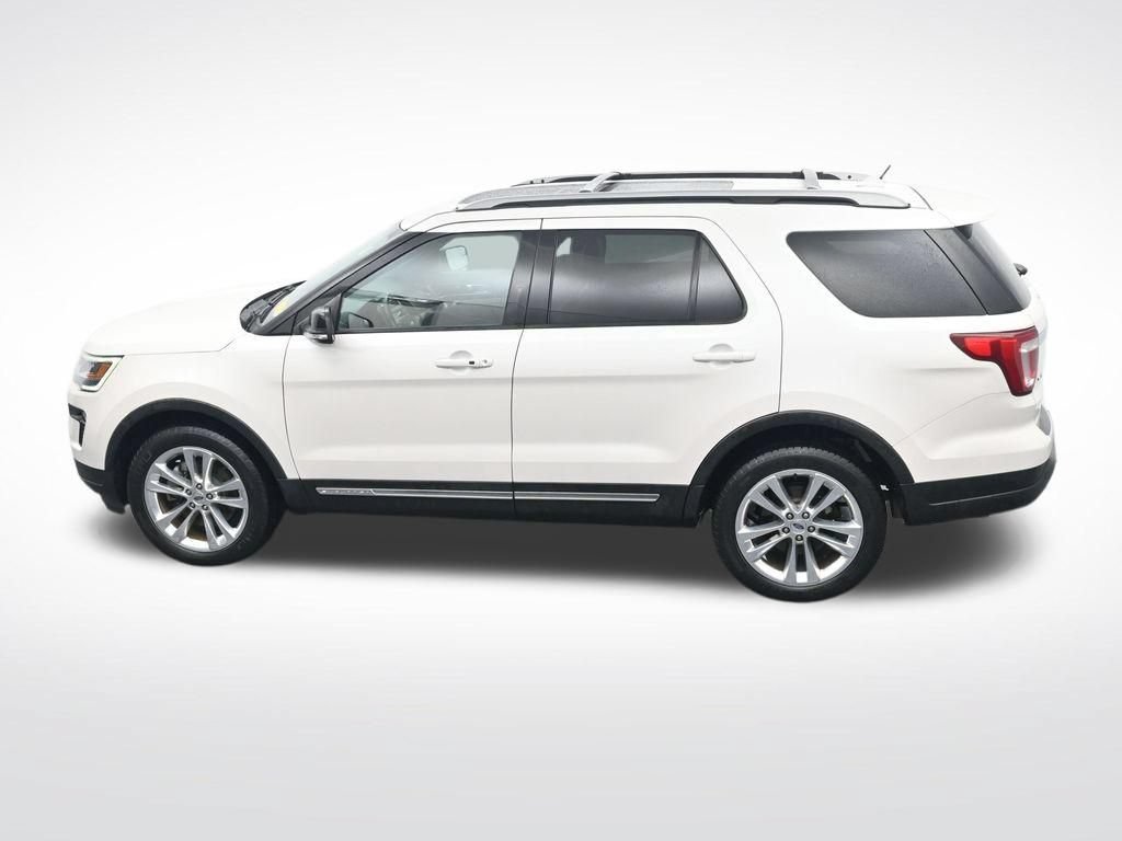 Used 2018 Ford Explorer XLT w/ Equipment Group 202A AWD/4WD image 28