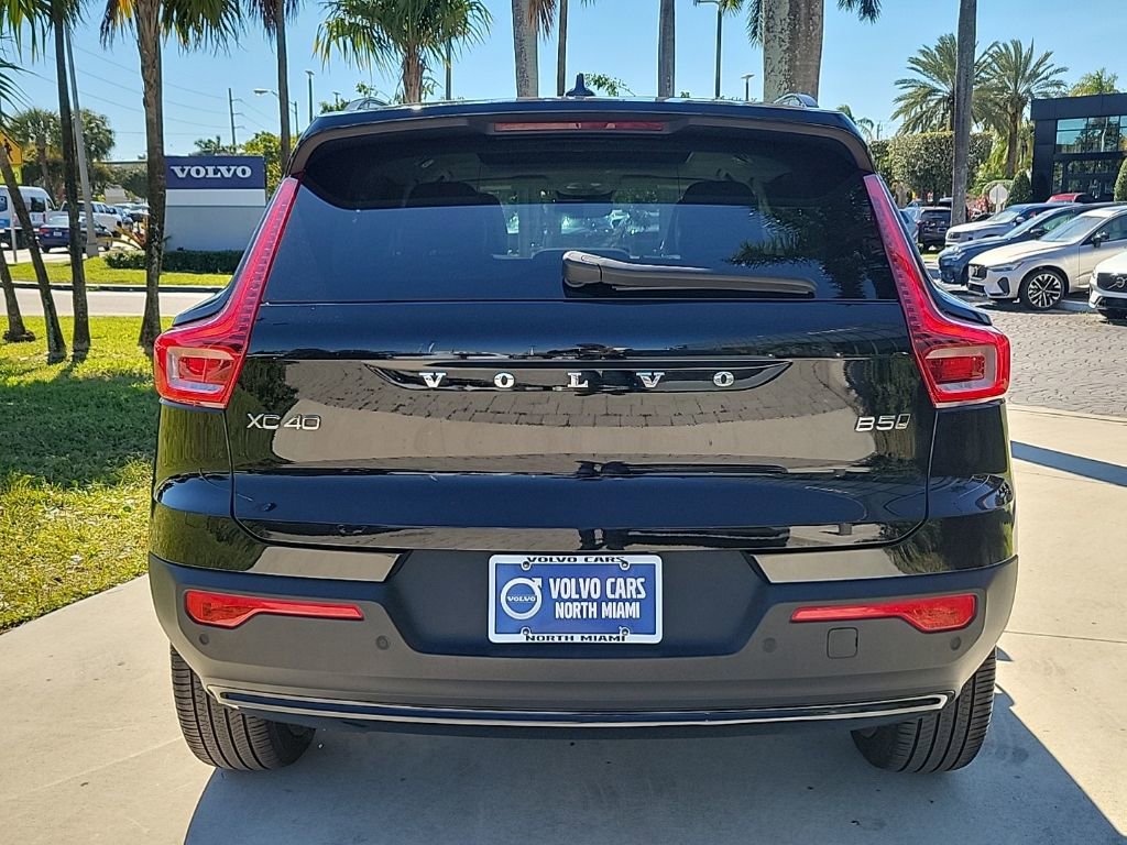 Used 2025 Volvo XC40 B5 Ultra image 5