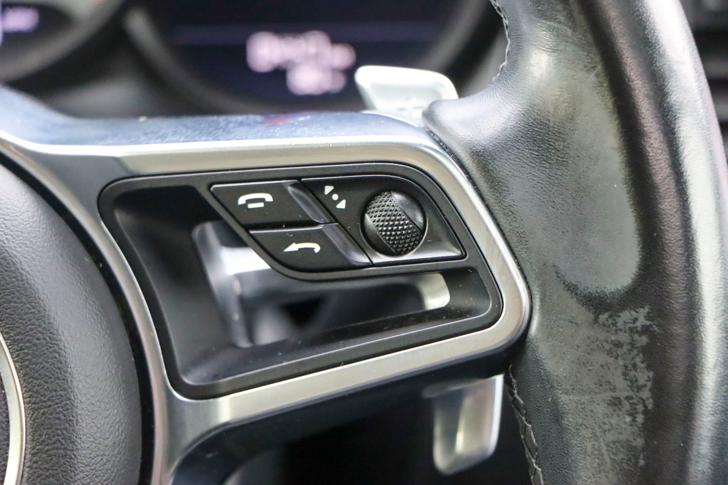 Used 2017 Porsche Macan S image 30