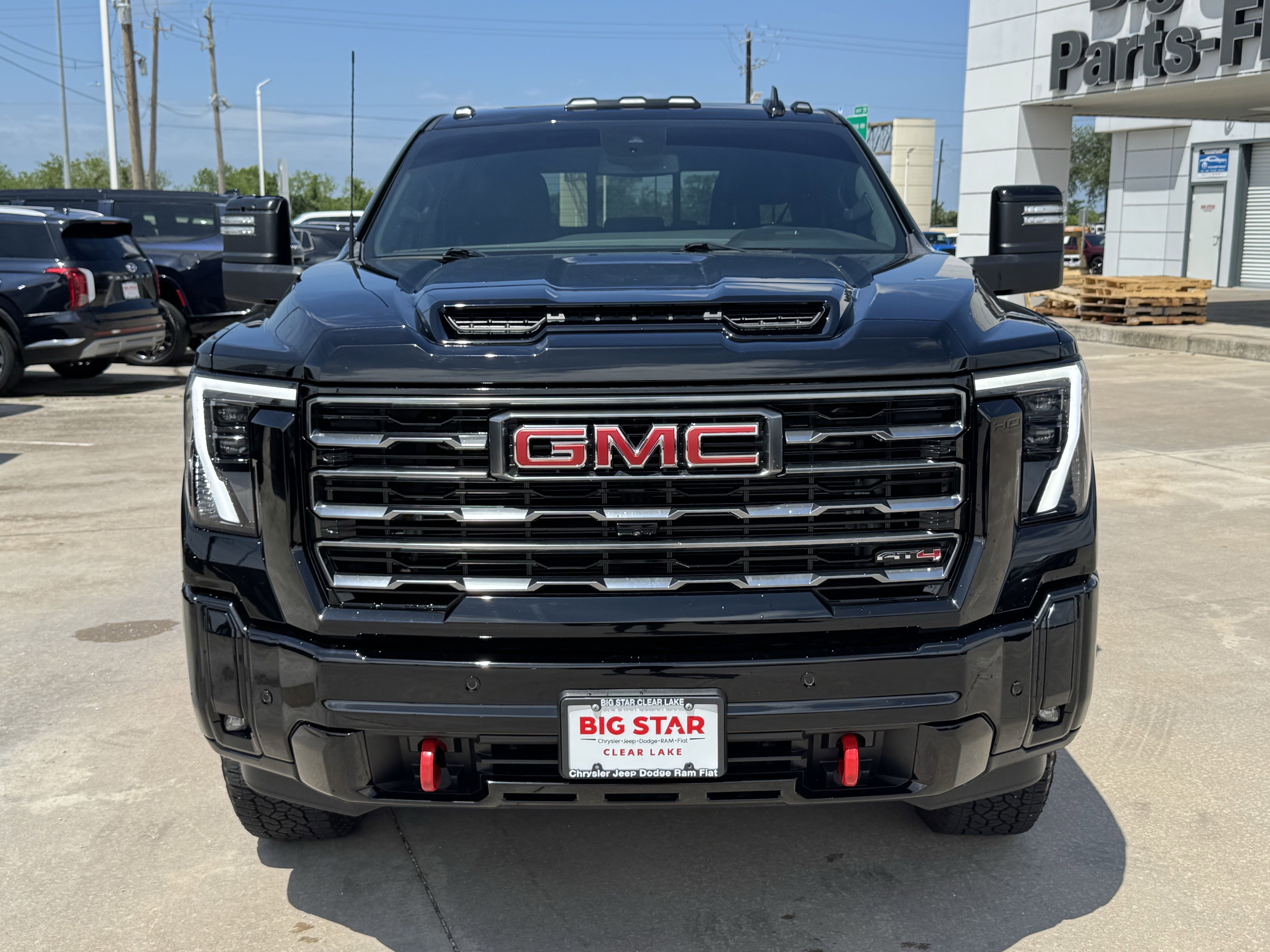 Used 2025 GMC Sierra 2500 AT4 AWD/4WD image 3