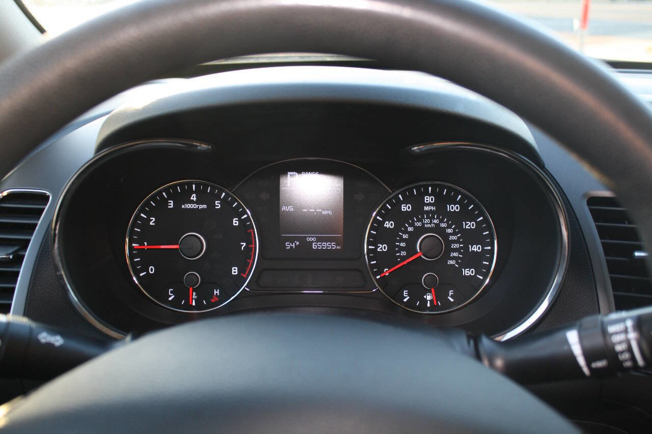 Used 2017 Kia Forte LX image 10