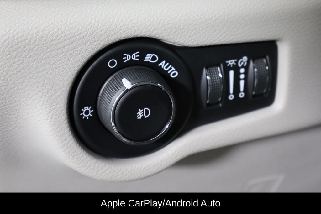 Used 2019 Chrysler Pacifica Touring-L Plus w/ Advanced Safetytec Group FWD image 23