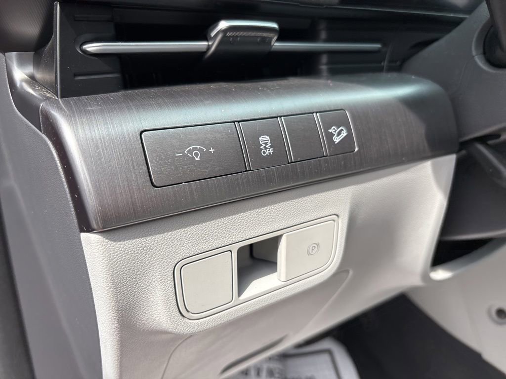 Certified 2024 Hyundai Kona SEL AWD/4WD image 14