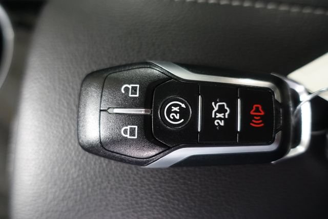 Used 2016 Ford Fusion Titanium FWD image 17