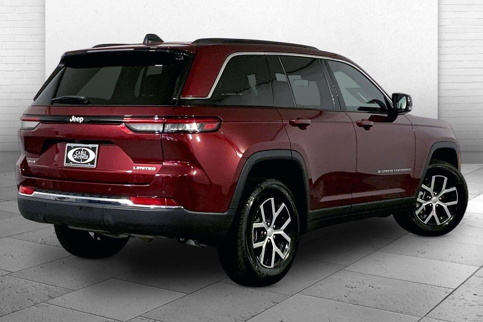 Used 2025 Jeep Grand Cherokee Limited AWD/4WD image 13