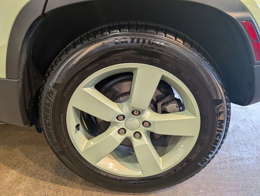 Used 2023 Land Rover Defender 110 75th Limited Edition image 9