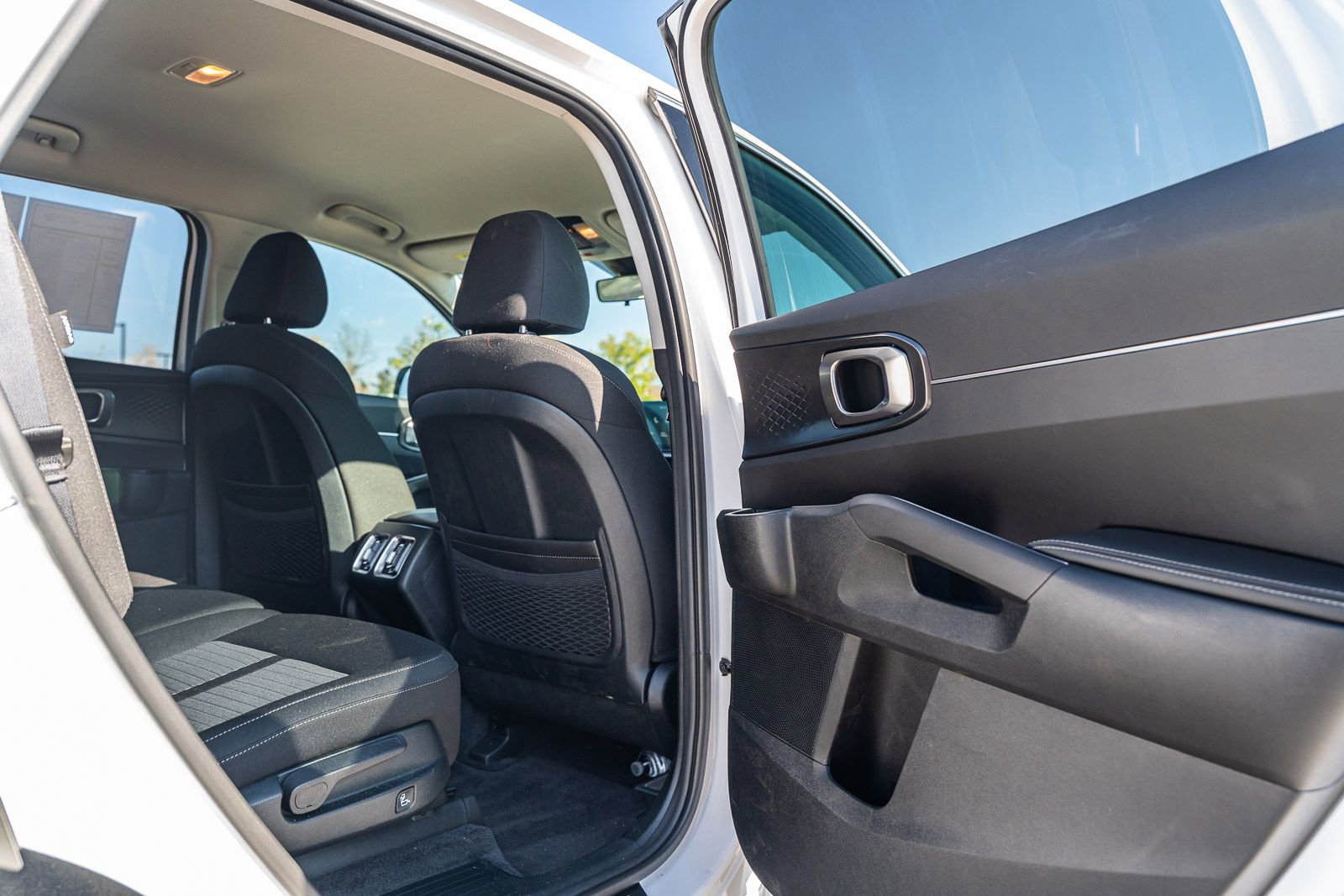 Used 2025 Kia Sorento LX image 13