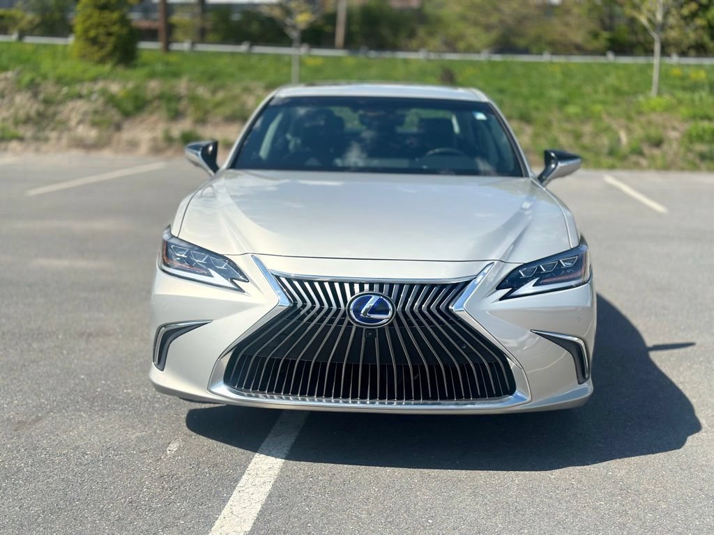 Used 2021 Lexus ES 300h w/ Accessory Package FWD image 7