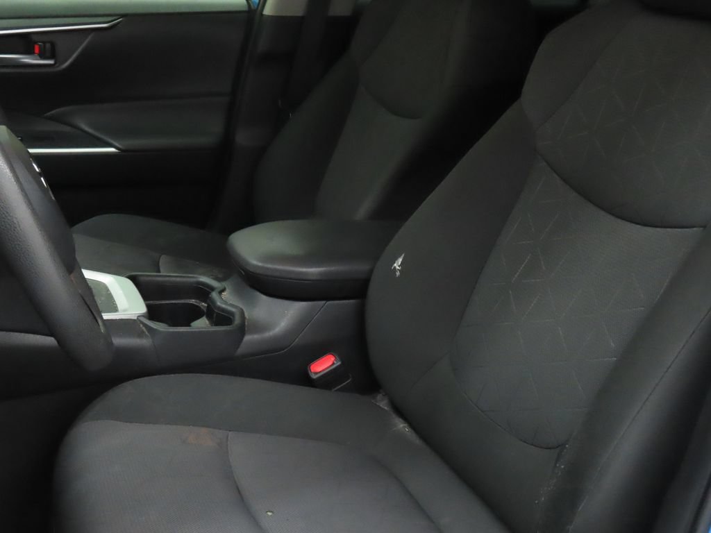 Used 2019 Toyota RAV4 XLE w/ Convenience Package FWD image 10