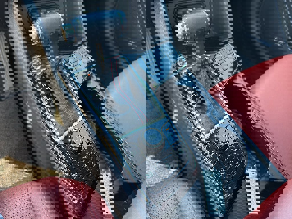 Used 2025 Kia Sportage SX image 15